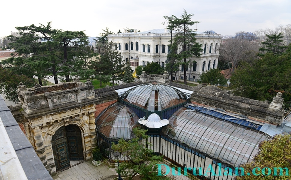 Yıldız Sarayı, ilk kez Sultan III. Selim'in (1789-1807) annesi Mihrişah Sultan için yaptırılmış, özellikle Osmanlı padişahı Devamını Oku...