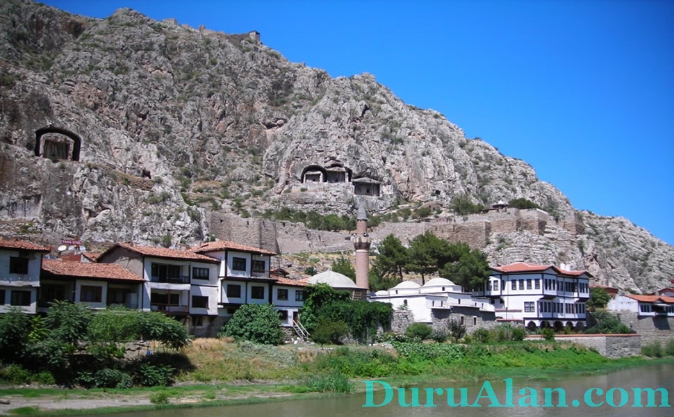 Amasya'daki Harşena Kalesi, şehrin savunmaya en uygun mevkii olan Harşena Dağı üzerinde kurulmuştur. Bu nedenle Harşena Devamını Oku...